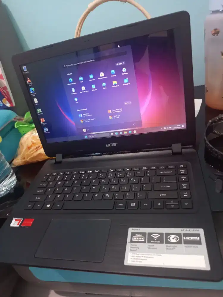laptop ACER  . AMD A9. Ram 8gb/SSD 256gb . WINDOWS 11. SEGEL PABRIK