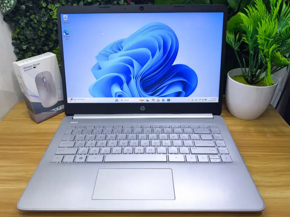 Hp 14s-fq0013AU
Ryzen 7-4700
Ram 8GB
SSD 512GB, 14 FHD
WIN 11