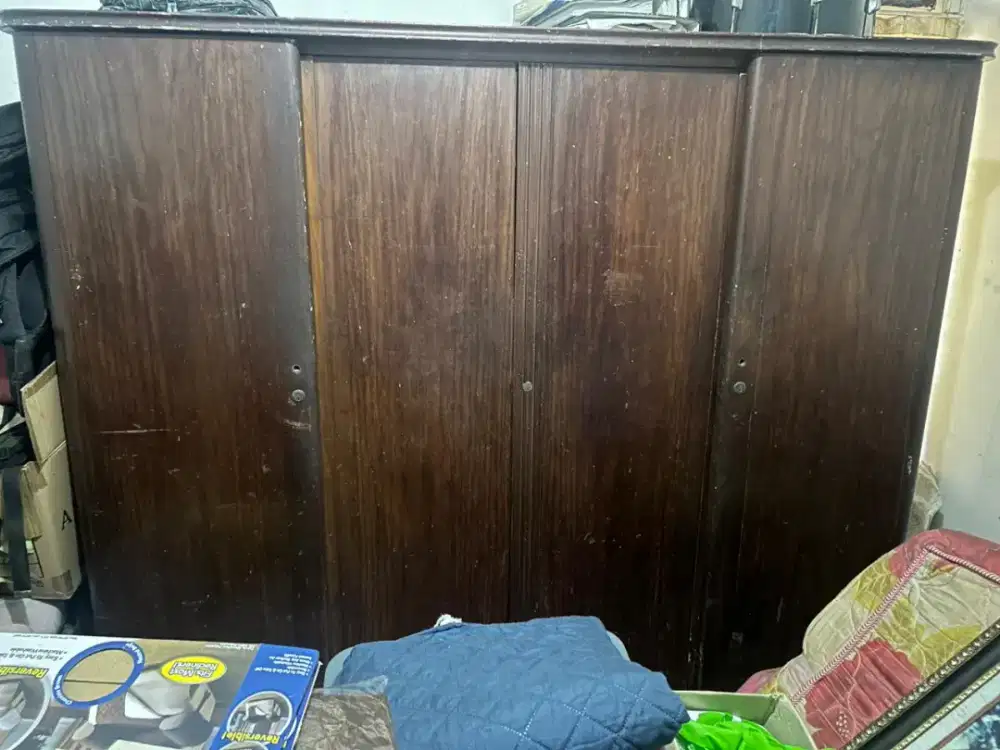 Lemari jati 4 pintu tengah sliding