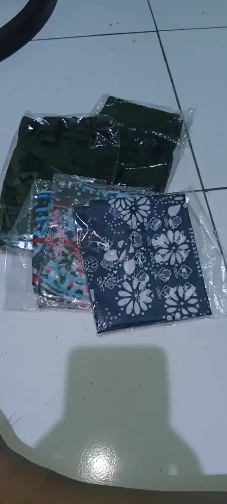 Buff warna random dan sarung tangan