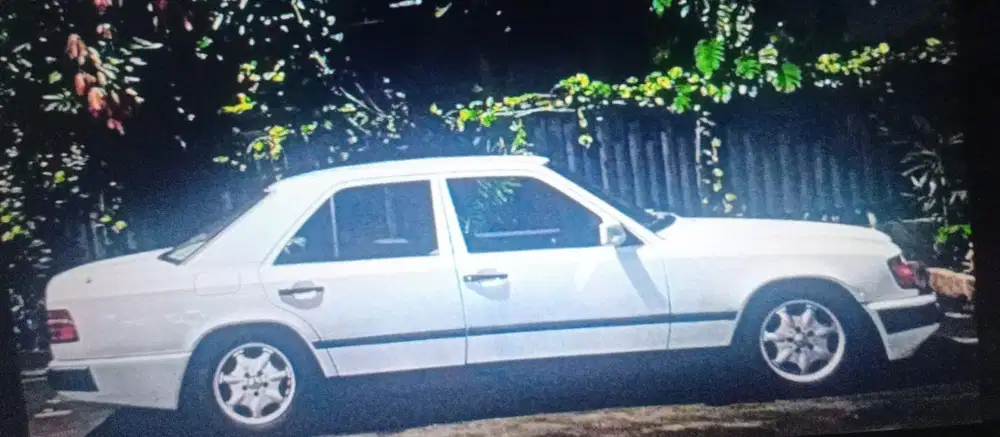 Mercedes-Benz E320 1989 Bensin