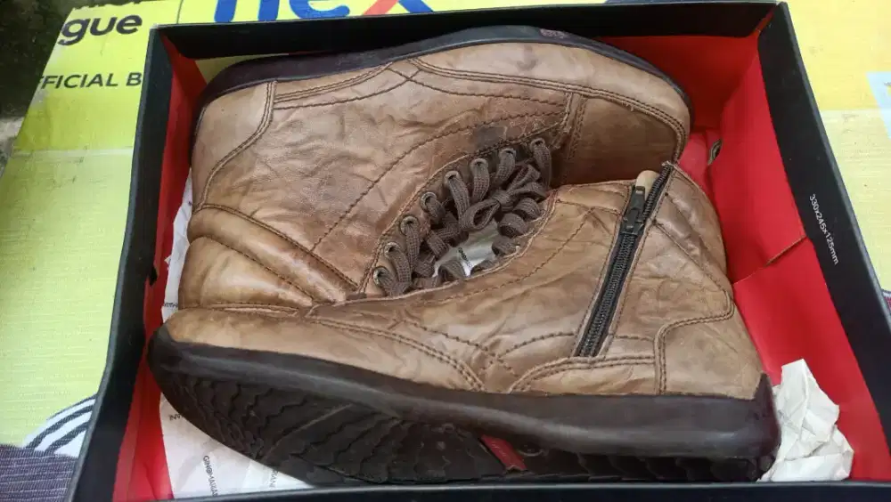 Sepatu kulit second brand Gino Mariani size 41 original