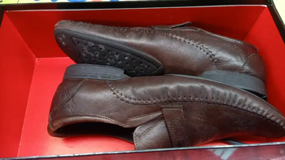 Sepatu kulit asli original brand Gino Mariani