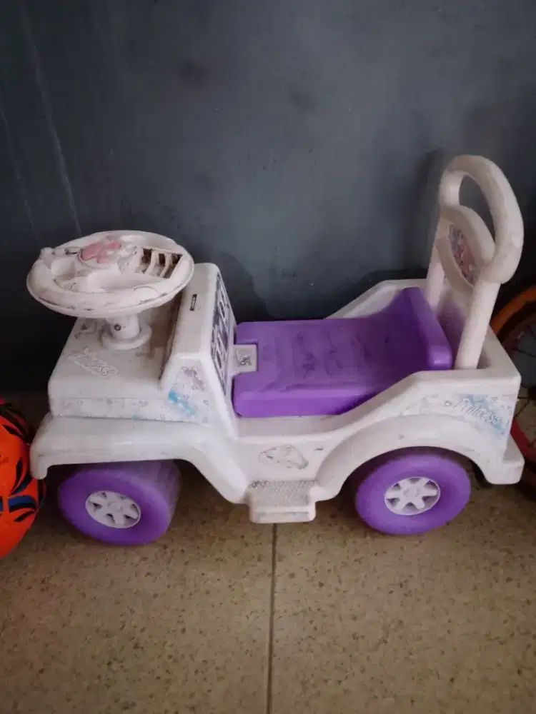 Mobil anak perempuan