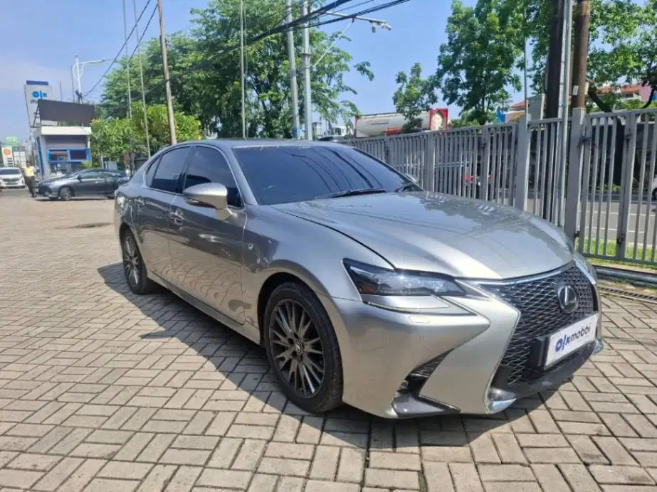 LOW DP Lexus GS300 2.0 F-Sport Bensin-AT 2018 SMI