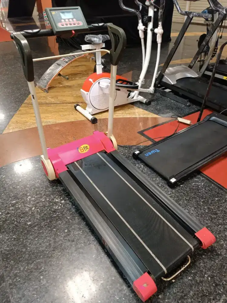 Treadmill elektrik bisa dilipat