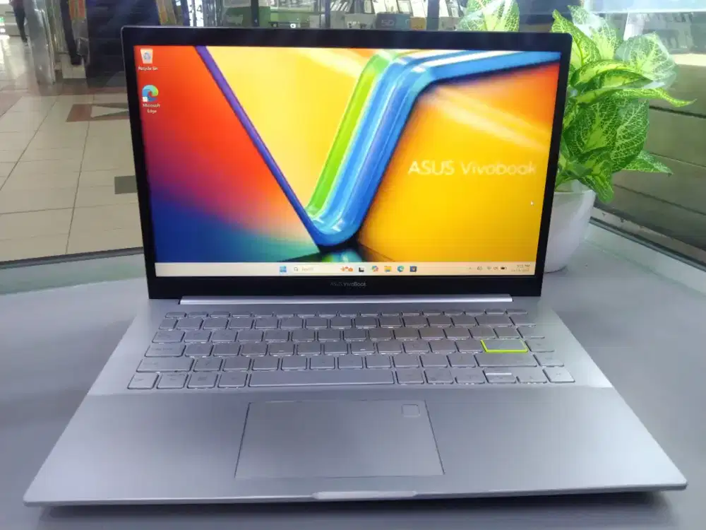 Asus VivoBook K413E
Ci7 1165G7
RAM 8GB 
SSD 512GB
VGA MX350 2GB