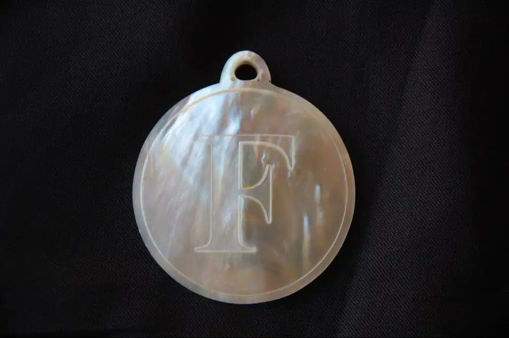 Permata Kalung Berbahan Kerang