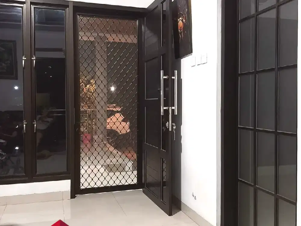 Dijual Cepat Rumah Siap Huni, Dalam Cluster Depan Taman Harapan Indah