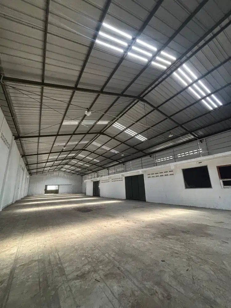 DIJUAL GUDANG NOL JALAN RAYA GRESIK KOTA DEKAT TOL KEBOMAS ADA KANTOR