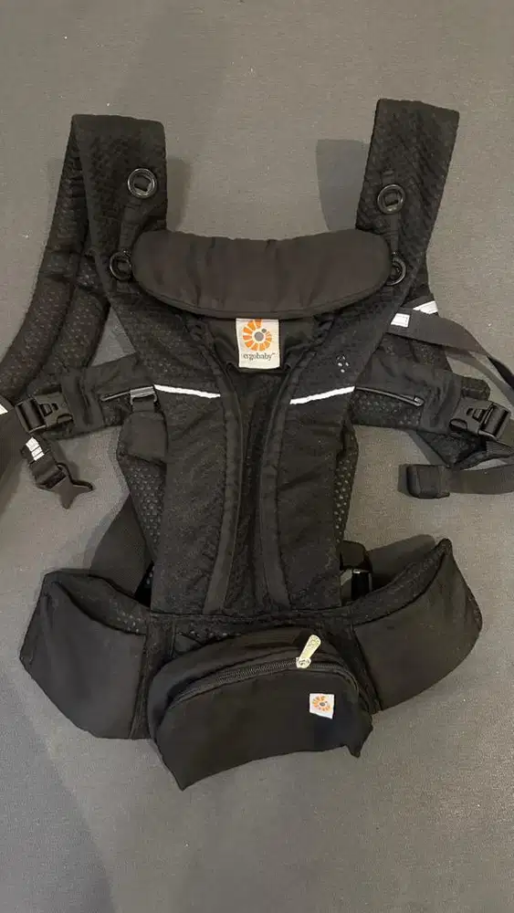 Preloved Gendongan Ergobaby Omni breeze