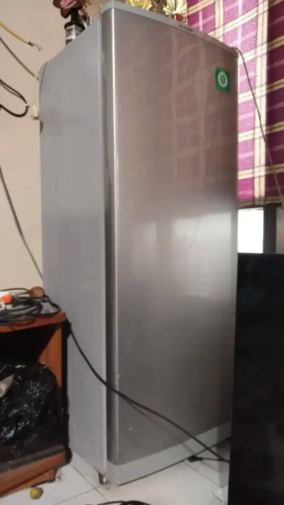 Frezer SHARP 8 Rak Cepat Beku,.