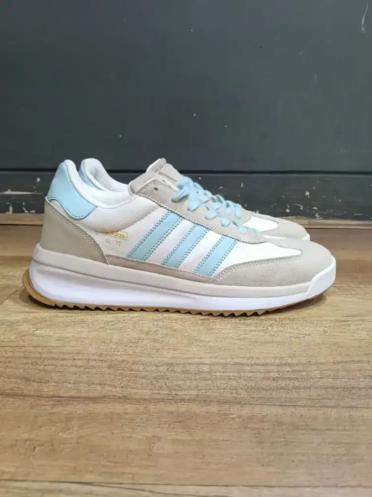 Sepatu Adidas SL72 size 44