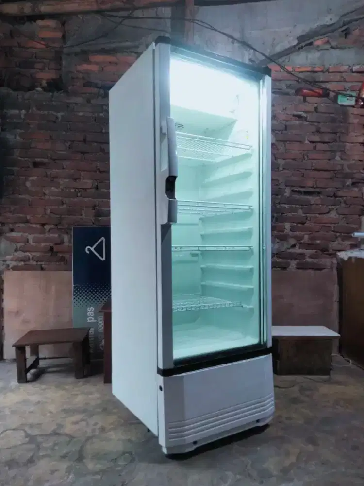 SHOWCASE 4RAK ( POLYTRON )