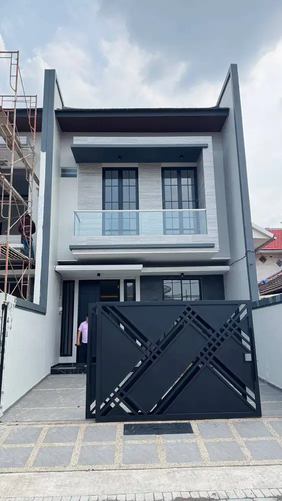 DIJUAL RUMAH BARU MANYAR KERTOADI SHM TOILETRY TOTO 5 KT 4 KM 2 LANTAI