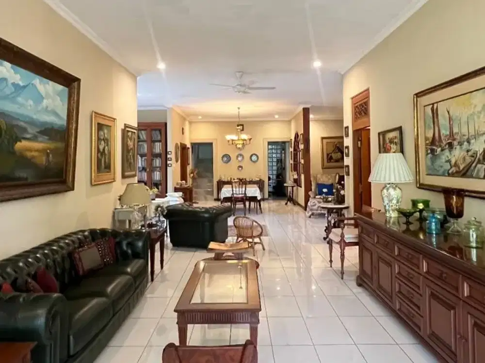 Rumah luas 700m 6+1KT Ada Taman Bisa KPR di Cilandak Jakarta Selatan