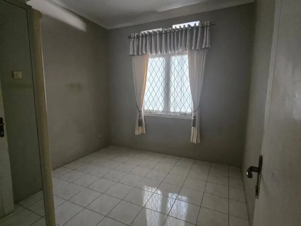 Dijual Rumah Nyaman Terawat  Siap Huni Lokasi Strategis di Kota Baru Parahyangan Cluster Tatar Jingganagara Bandung