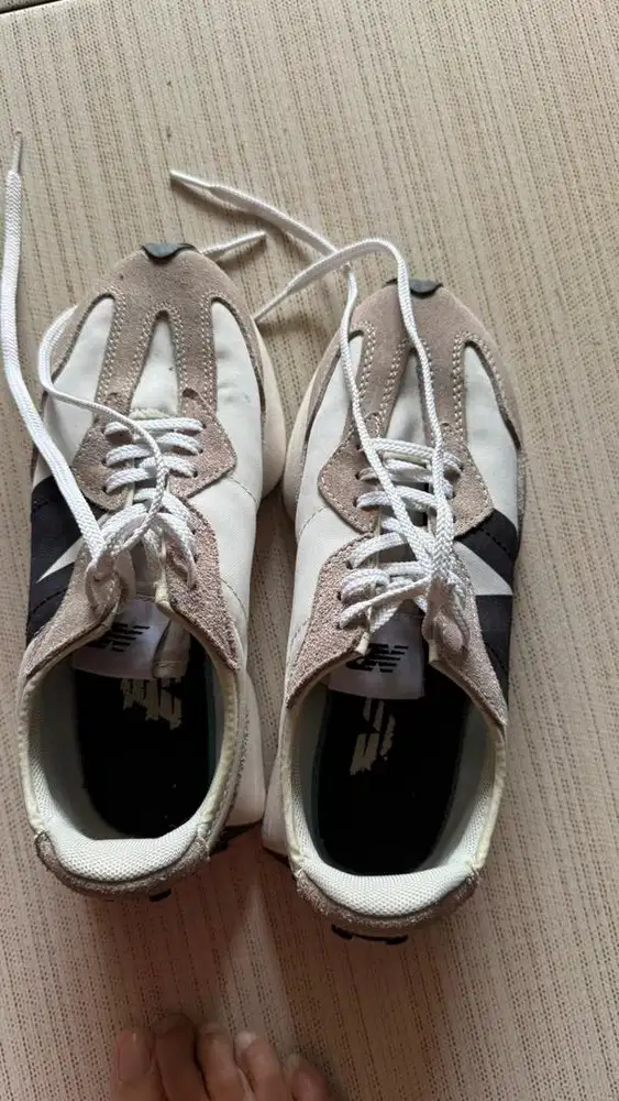 Sepatu New Balance 327