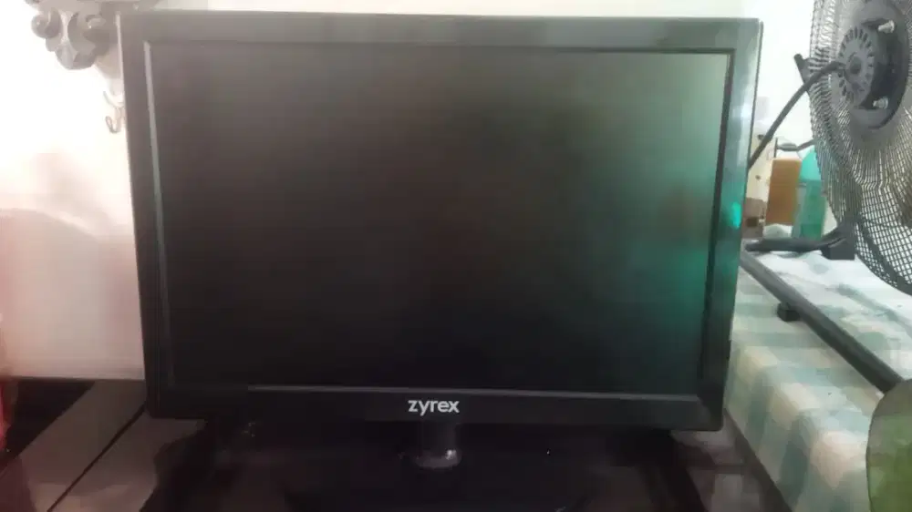 Monitor LED merek Zyrex
