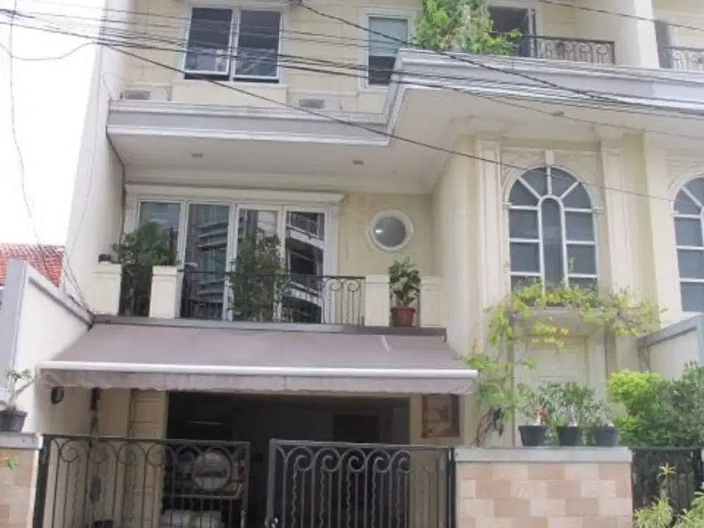 DIJUAL RUMAH SIAP HUNI MIDDLE CLASSIC MODERN DI SETIABUDI JAKARTA SELATAN