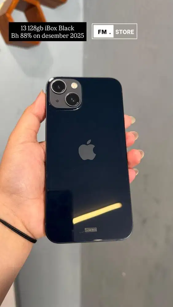 Iphone 13 128gb iBox black garansi masih on. Tuker tambah bisa