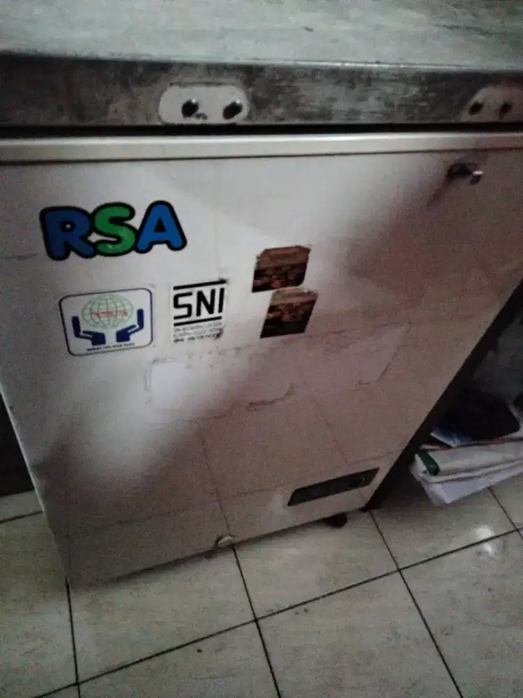 Freezer aqua ukuran 100L