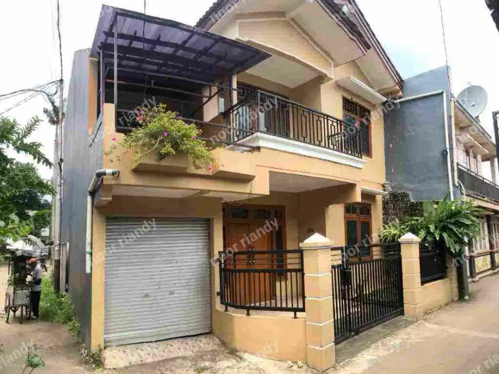 DI JUAL RUMAH BAGUS 2 LANTAI BISA KPR AKSES MOBIL DI KAMPUNG GEDONG PASAR REBO