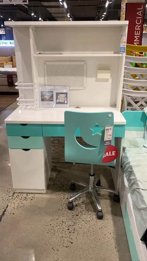 Meja belajar untuk anak kesayangan