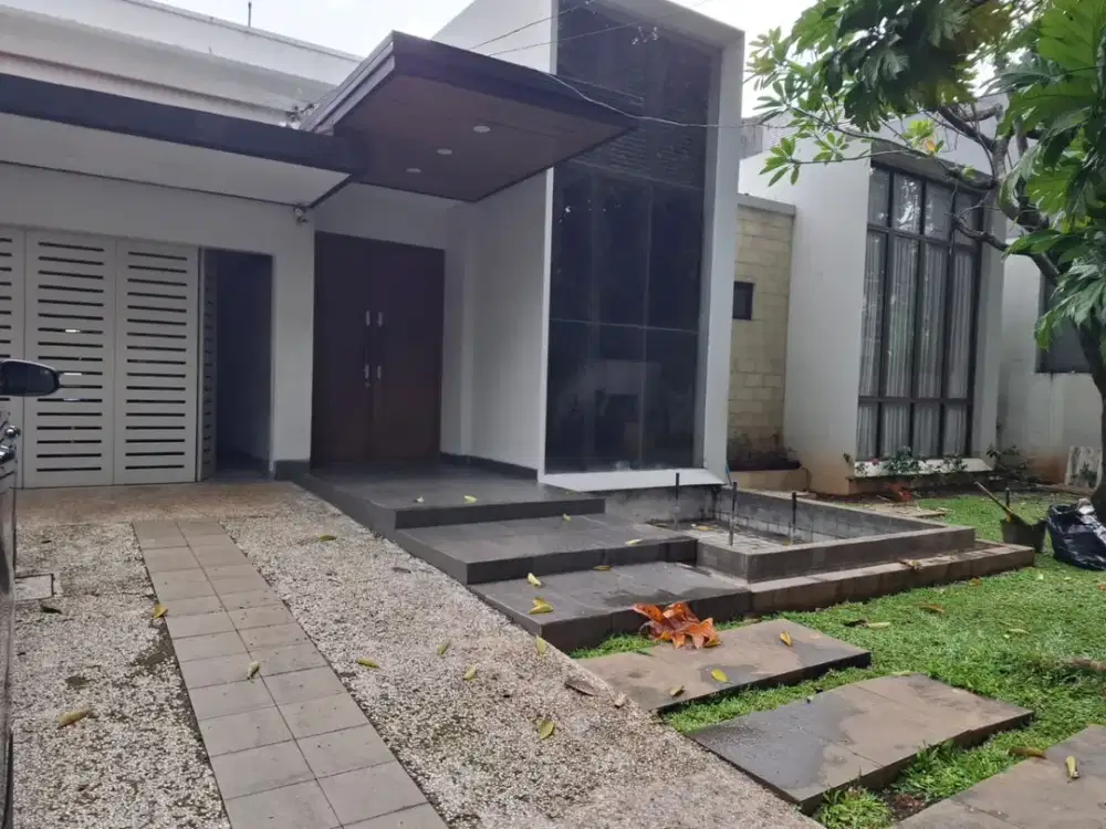 Disewakan rumah besar dan nyaman di area menteng