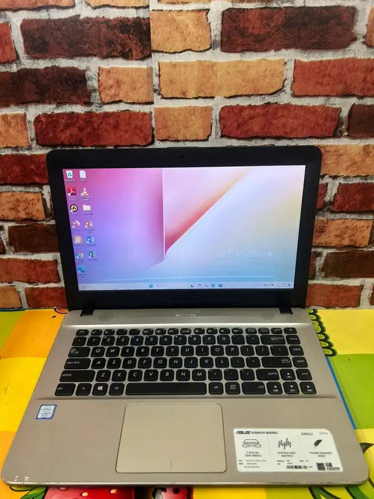 Laptop asus X441UAR (corei3 gen7) warna Gold
