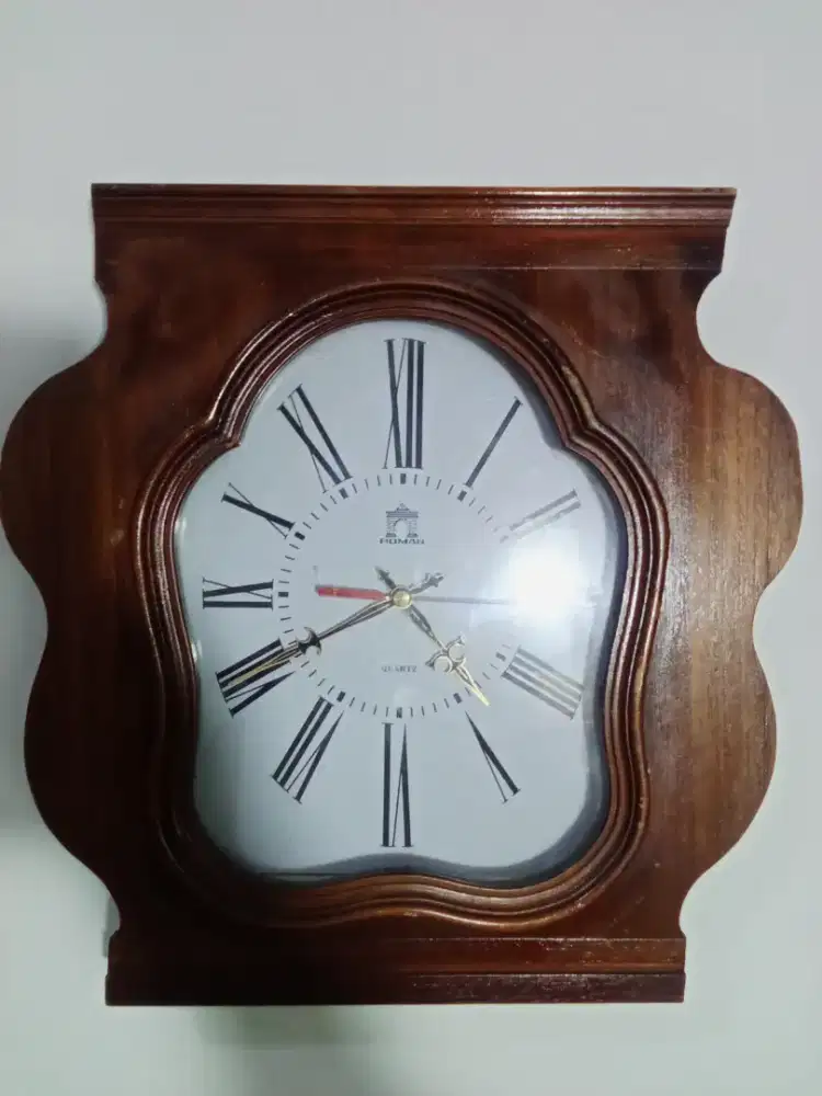 Jam dinding quart buatan Taiwan