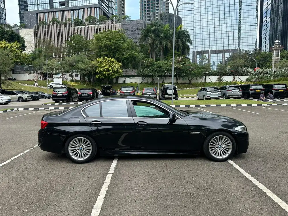 BMW 528i 2011 Bensin