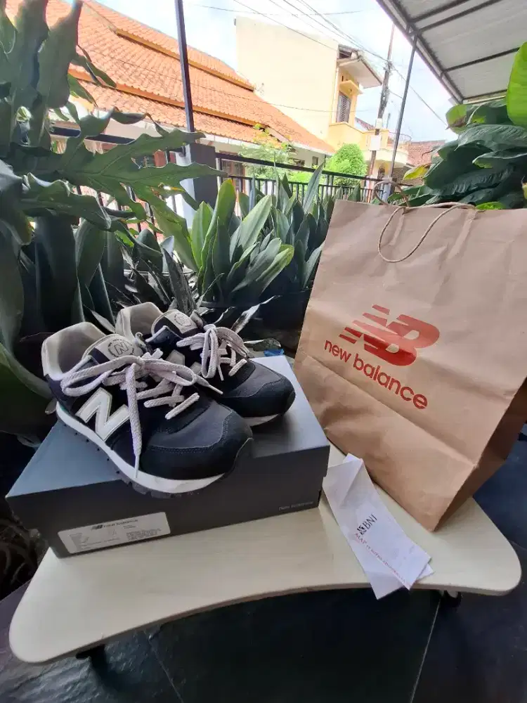 New Balance 574D Rugged ML574DBW Mens Black Suede Original Like New