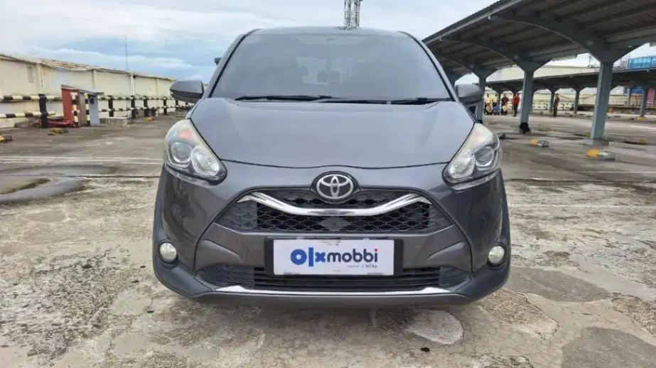 DP Rendah  9JT Toyota Sienta 1.5 V Bensin-AT 2019 Abu