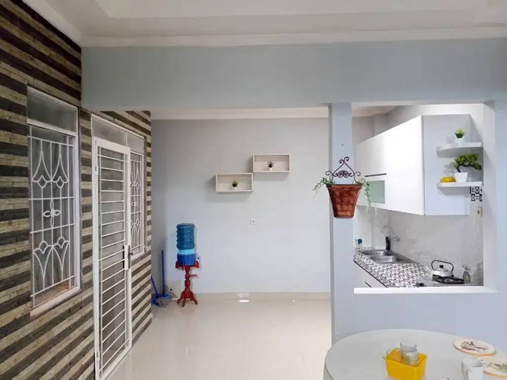 DISEWA RUMAH 2 LANTAI TAHUNAN FURNISH BAGUS SIAP HUNI SENTUL CITY