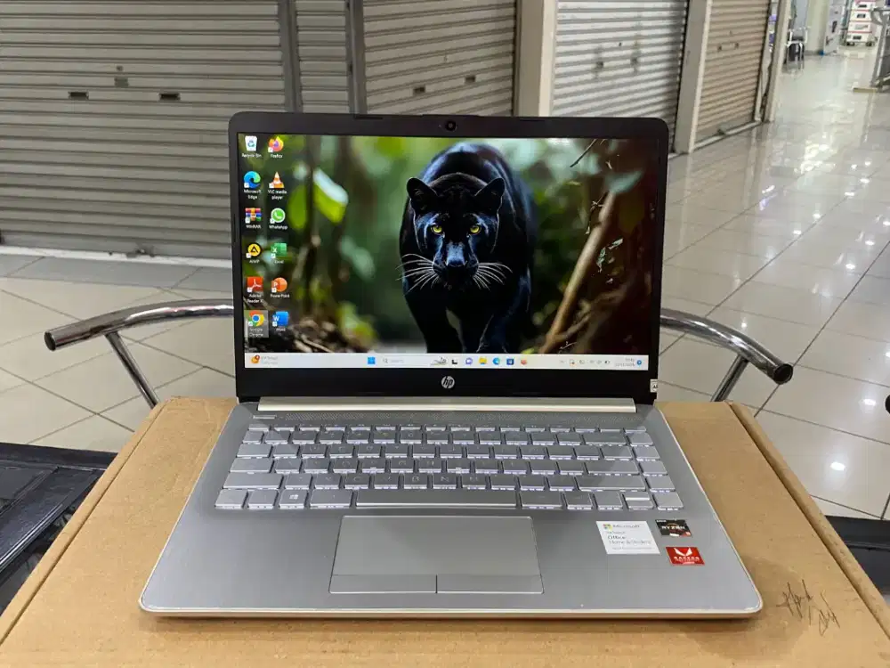 Laptop HP 14s- dk0xxx AMD Ryzen 5 3500U /RAM 8GB/ SSD 512GB