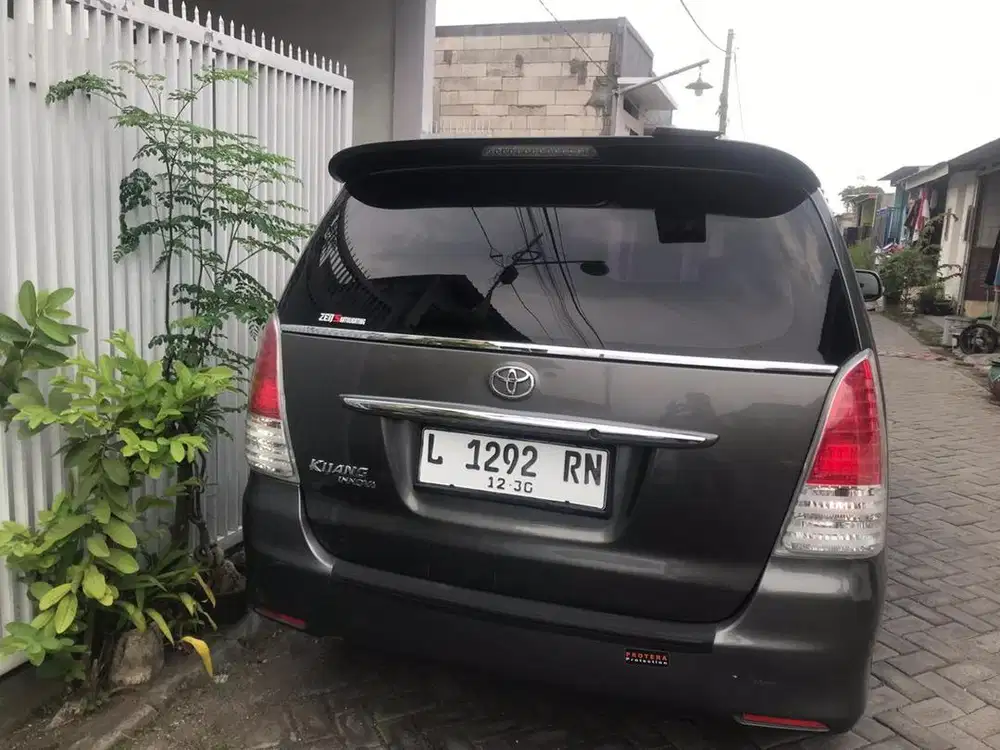 Toyota kijang innova 2010
