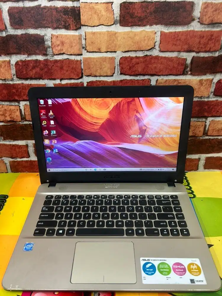 Laptop Asus X441MA (hitam gold)