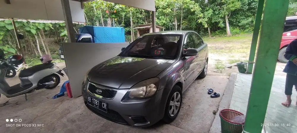 Dijual Cepat Mobil Kia Rio SE 1.4 MT