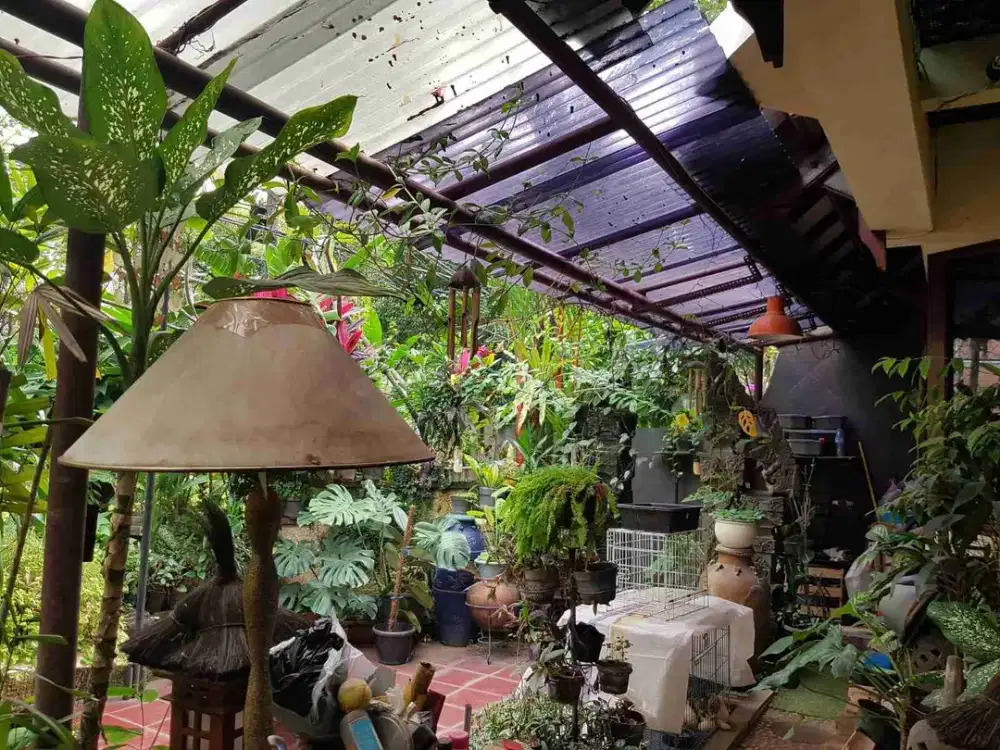 DIJUAL RUMAH MURAH 2 LANTAI DI JALAN HANG JEBAT KEBAYORAN BARU, POSISI DEPAN TAMAN!