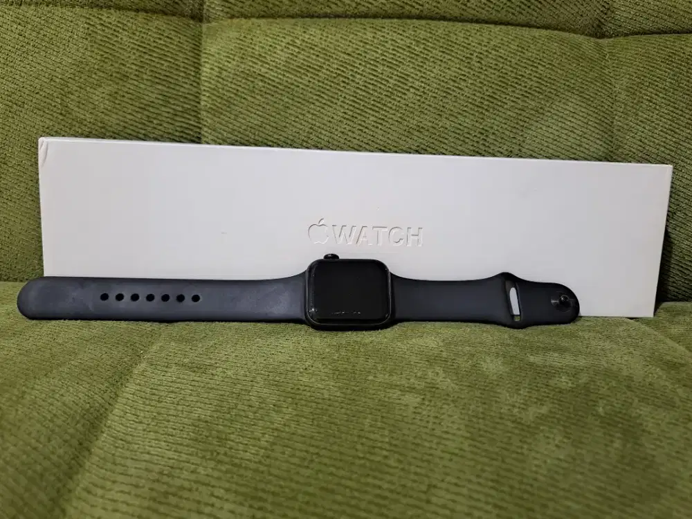 Apple Watch Series 6 Space Gray Alumunium Case Black Sport Band 40MM