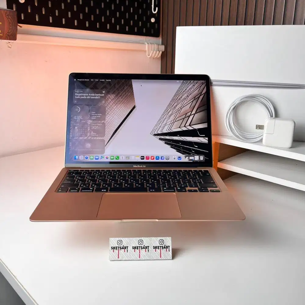 MacBook Air M1 8gb 256gb Rosegold / Gold Battery Health 95%