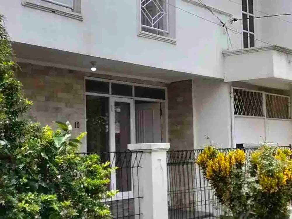 DISEWAKAN RUMAH 2 LANTAI DI KOMPLEK SENTOSA ASIH CIPAMOKOLAN BANDUNG