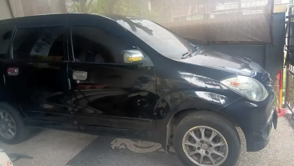 Avanza hitam th 2008