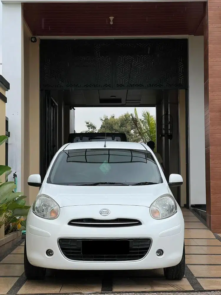Nissan March Matic 1.2L Putih Istimewa Yaris Siap Pakai Brio Jos Pokok