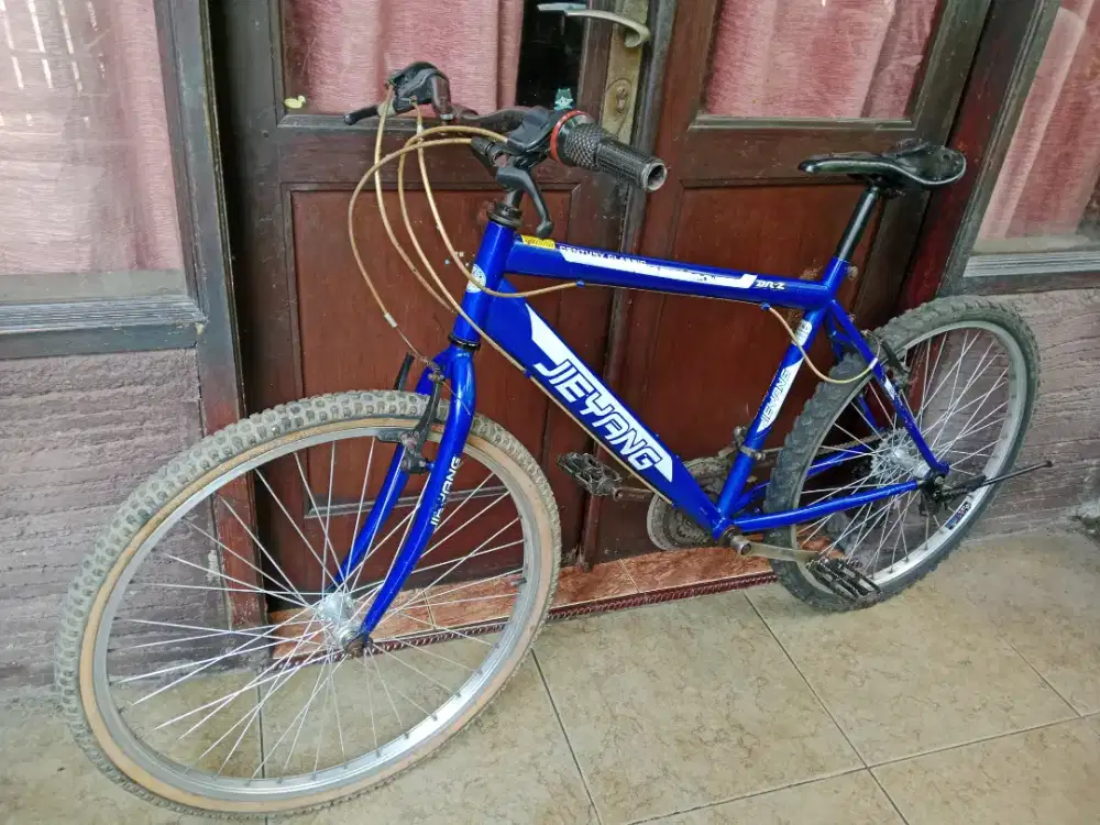Sepeda ukuran 26 biru