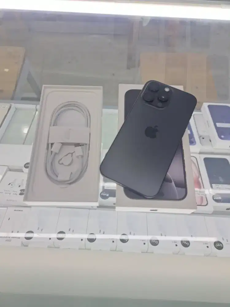 Second IPhone 16 Pro Max 1TB Black IBOX ON Mulus Like New Nego