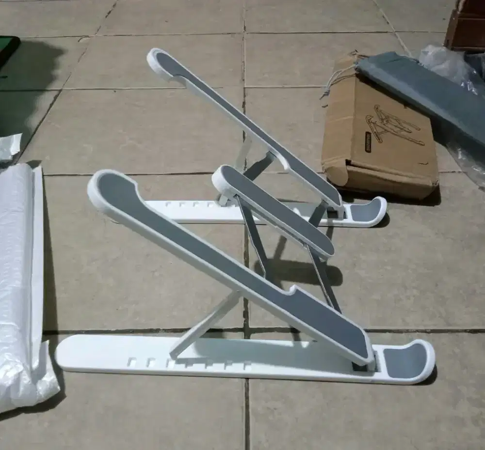 Stand Laptop Lipat Goojodog