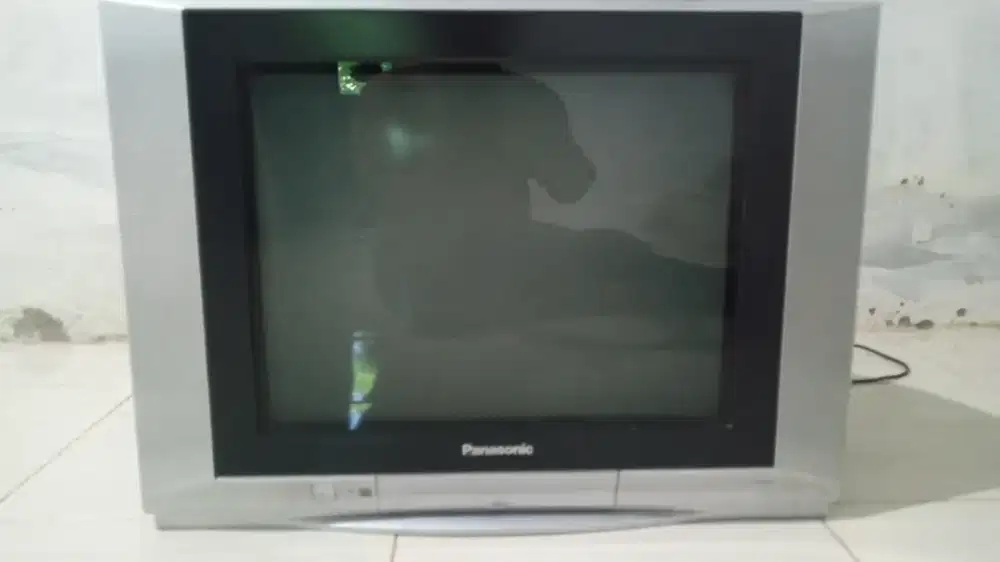 Tv Panasonic 21 inci layar datar masih mulus seperti baru