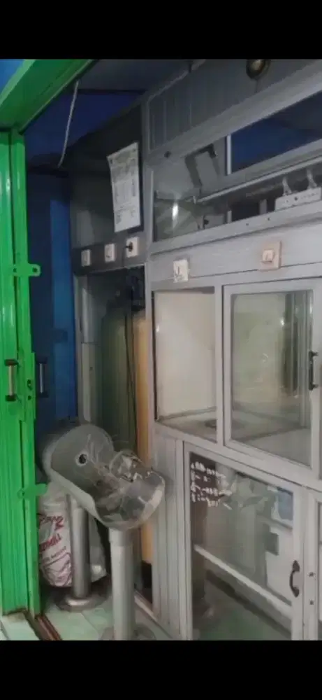 Depot isi ulang air galon